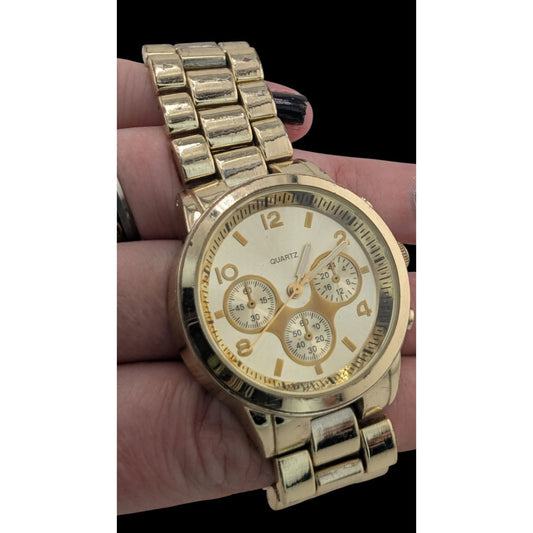 Classic Elegant Analog Gold-Tone Quartz Analog Watch With 40mm Dial & 28mm Link Band