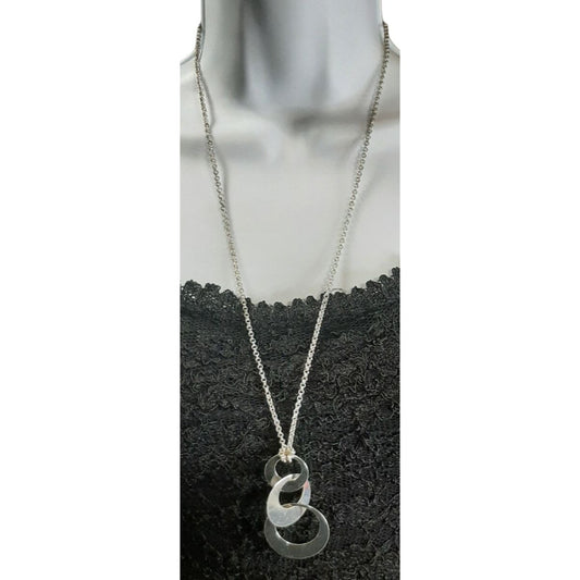 Geometric Liz Claiborne Silver Tone Interlocking Disc Pendant Necklace