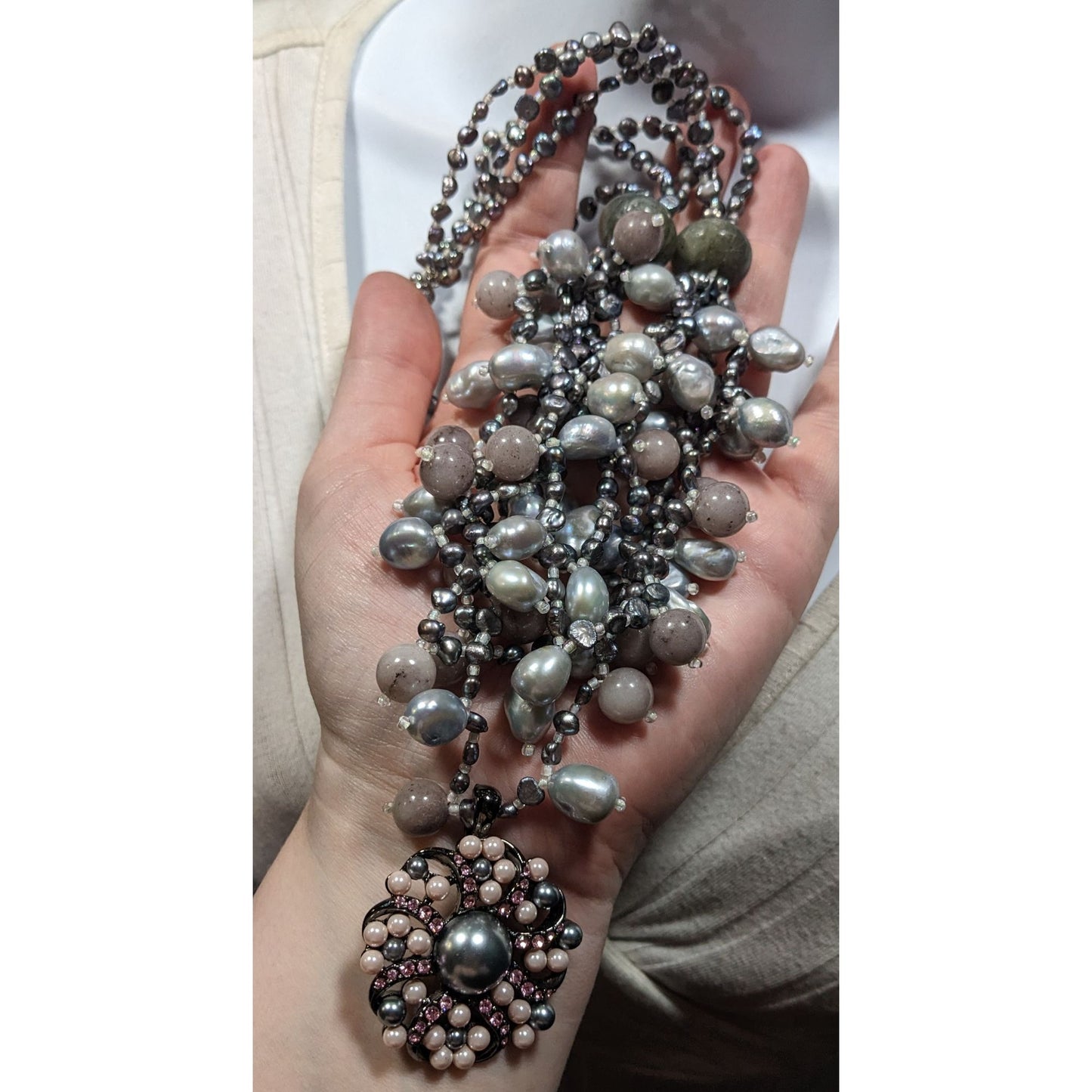 Vintage Elegant Pearl And Agate Beaded Floral Pendant Bib Necklace