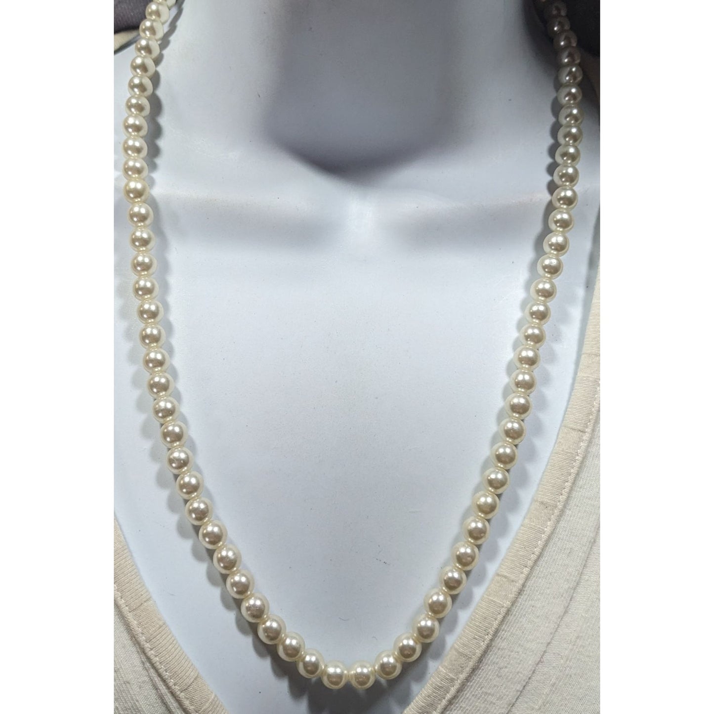Classic Elegant Faux Pearl Necklace With Barrel Clasp