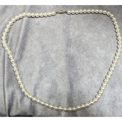 Classic Elegant Faux Pearl Necklace With Barrel Clasp