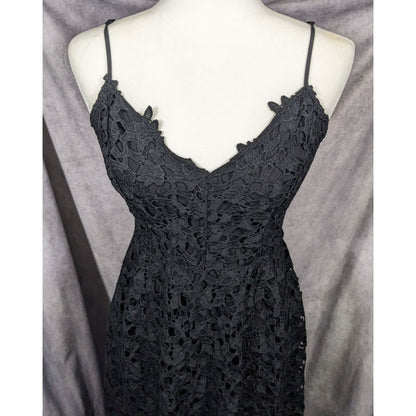 ASTR The Label Gothic Floral Lace Overlay Dress Size Medium