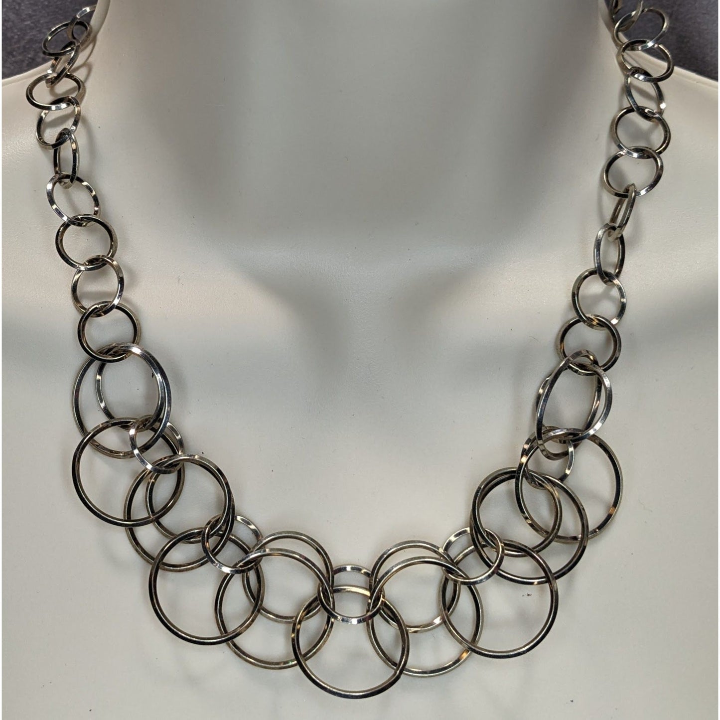 Lia Sophia Round Trip Necklace Silver Tone Interlocking Ring Chain Geometric Jewelry