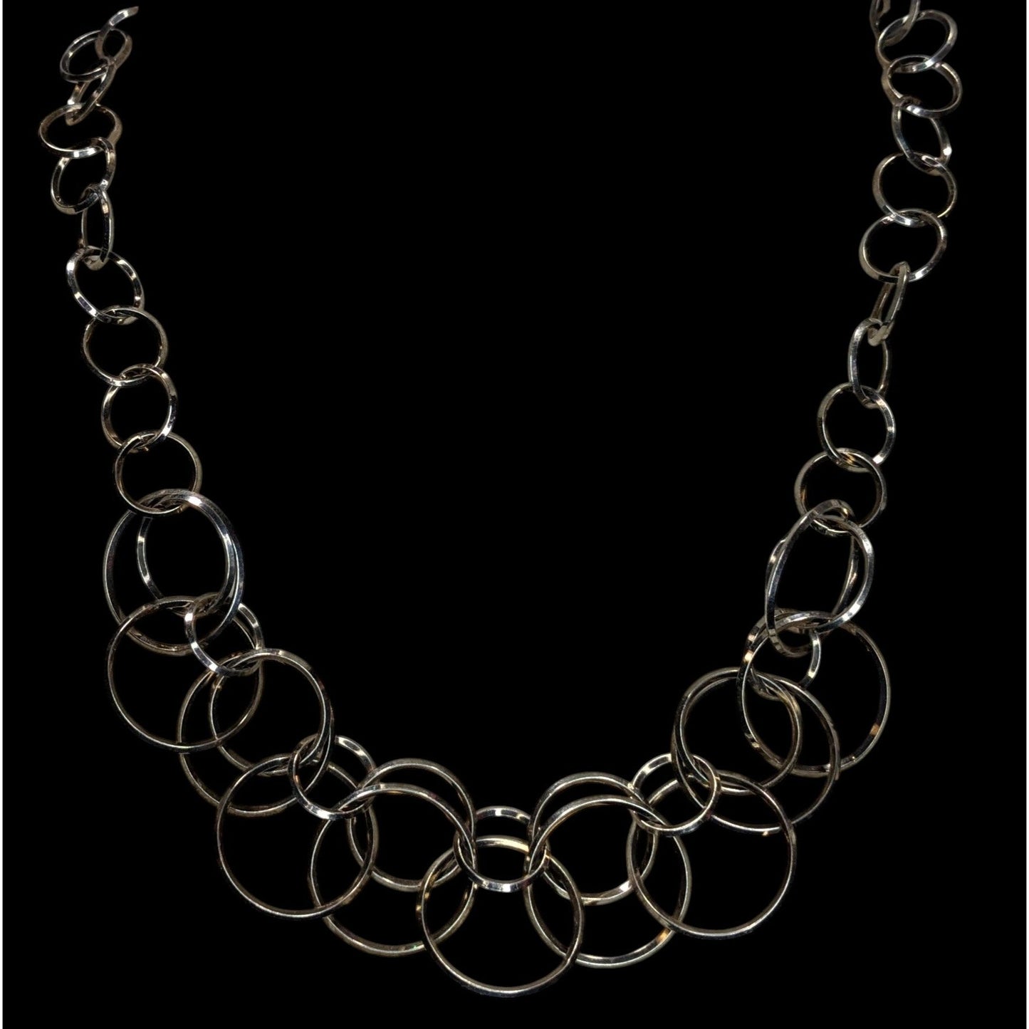 Lia Sophia Round Trip Necklace Silver Tone Interlocking Ring Chain Geometric Jewelry