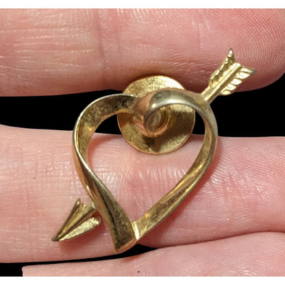 Vintage Avon Gold Tone Open Heart And Arrow Pin