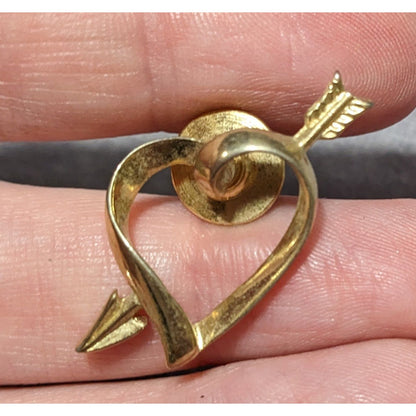 Vintage Avon Gold Tone Open Heart And Arrow Pin