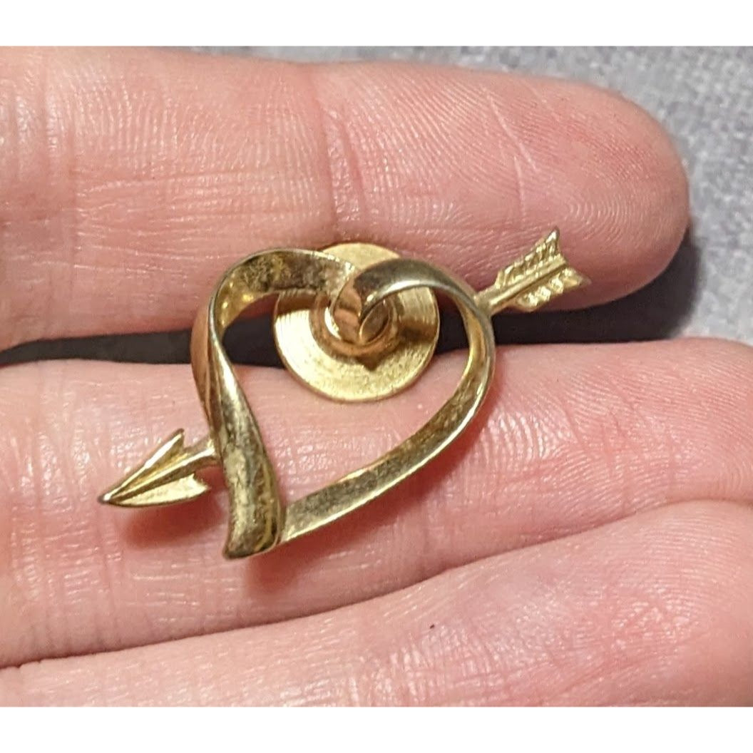 Vintage Avon Gold Tone Open Heart And Arrow Pin