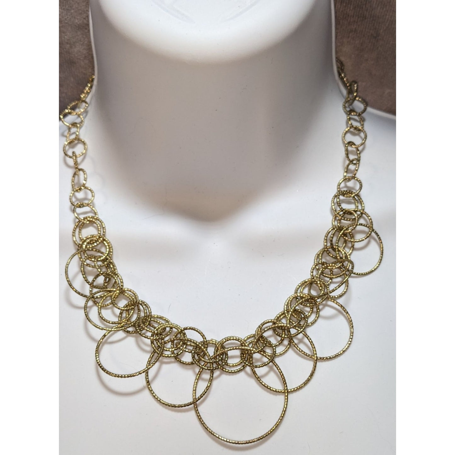 Casual Silver-Tone Necklace With Textured Rings