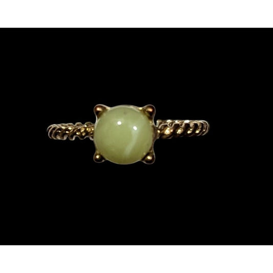 Simple Twisted Gold Tone Ring With Small Green Cabochon Size 7 1/2