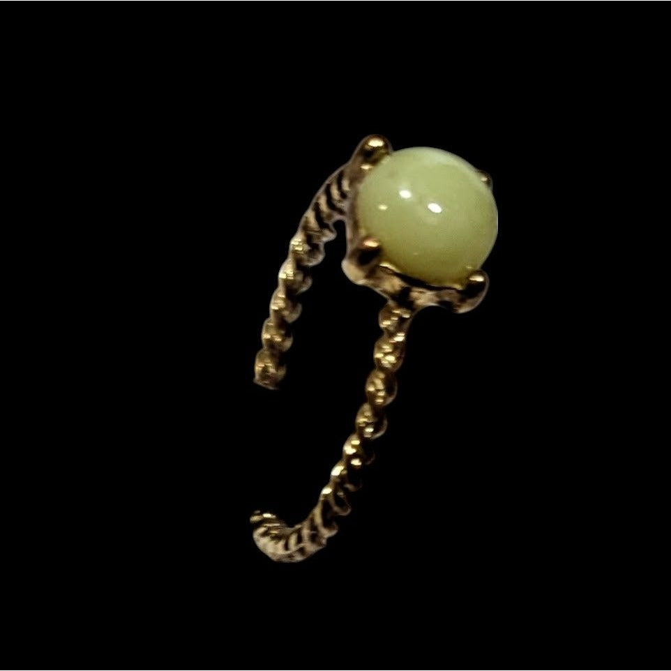 Simple Twisted Gold Tone Ring With Small Green Cabochon Size 7 1/2
