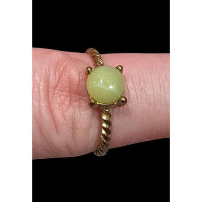 Simple Twisted Gold Tone Ring With Small Green Cabochon Size 7 1/2
