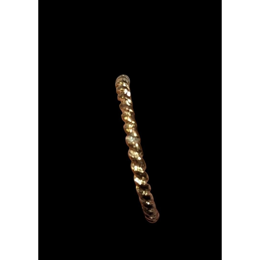 Simple Twisted Gold Tone Ring With Small Green Cabochon Size 7 1/2