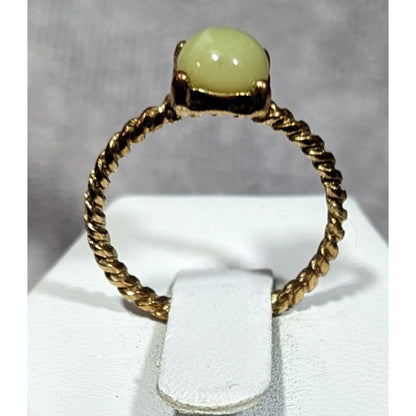Simple Twisted Gold Tone Ring With Small Green Cabochon Size 7 1/2