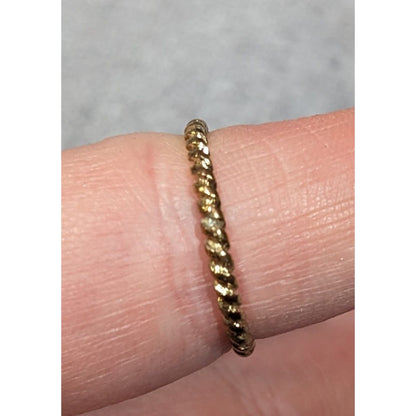 Simple Twisted Gold Tone Ring With Small Green Cabochon Size 7 1/2
