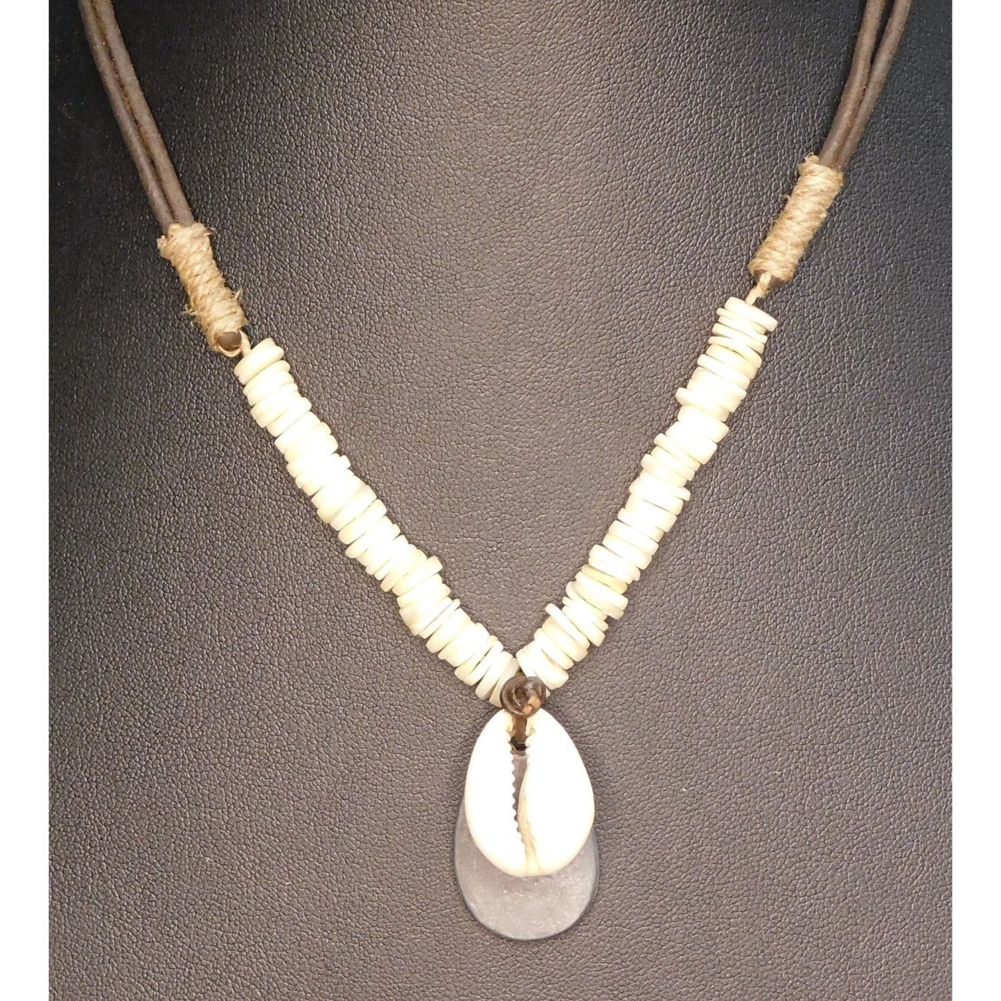 Vintage Aeropostale 1987 Cowrie Shell Necklace