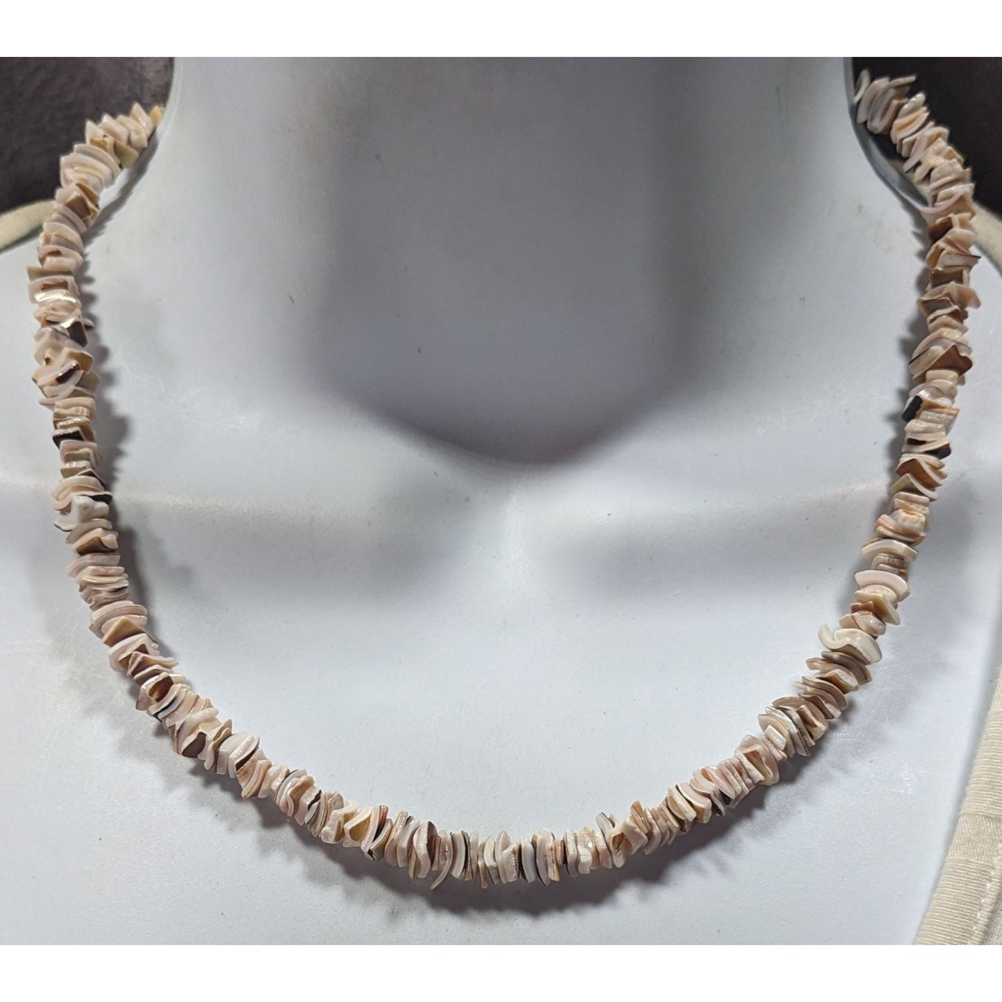 Vintage 90s Beachy Shell Chip Beaded Necklace