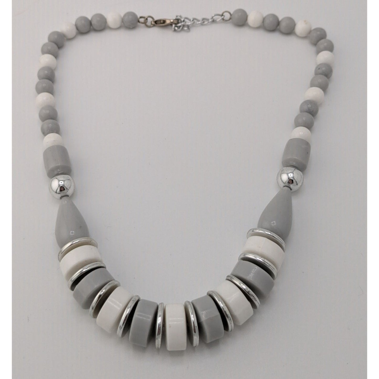 Vintage Mod Grey White And Silver Tone Beaded Necklace
