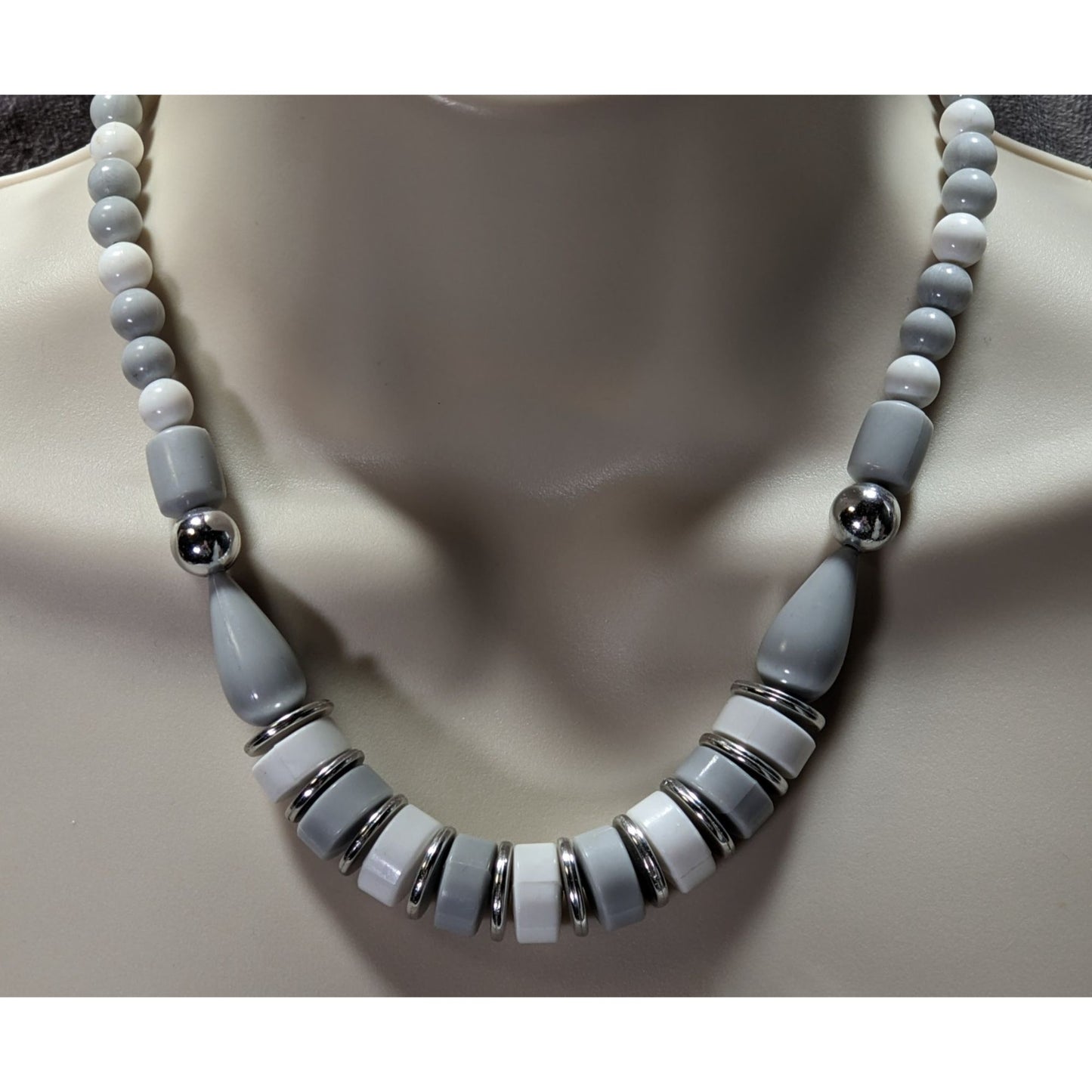 Vintage Mod Grey White And Silver Tone Beaded Necklace