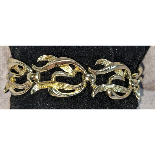 Retro Vintage Claudette Gold Tone Swirl Link Bracelet Mod Statement Jewelry
