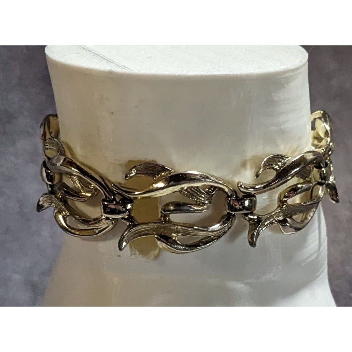 Retro Vintage Claudette Gold Tone Swirl Link Bracelet Mod Statement Jewelry