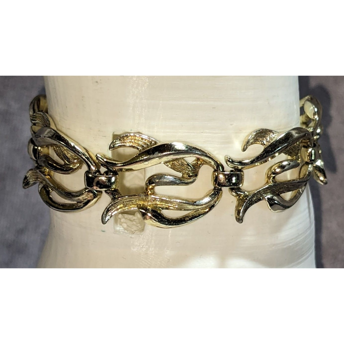 Retro Vintage Claudette Gold Tone Swirl Link Bracelet Mod Statement Jewelry