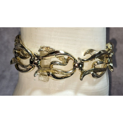 Retro Vintage Claudette Gold Tone Swirl Link Bracelet Mod Statement Jewelry
