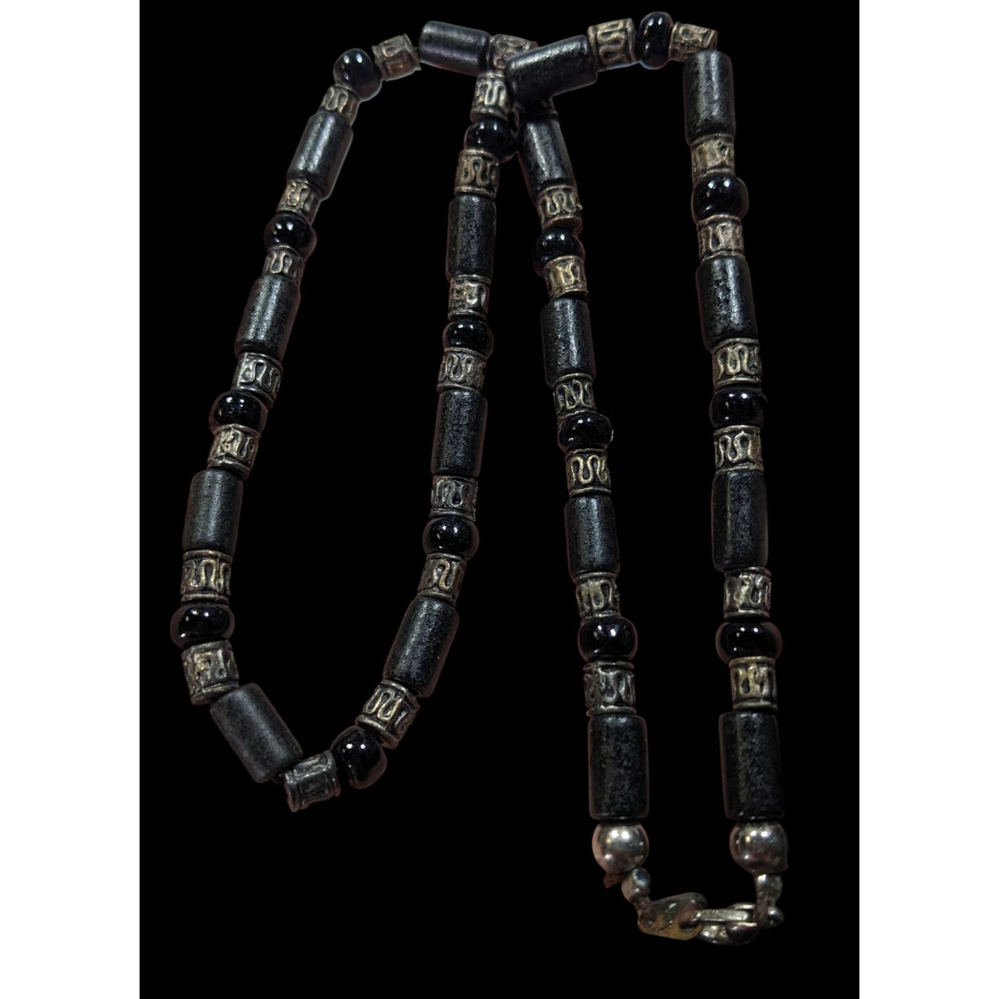 Vintage 90s Black And Silver Tone Beaded Necklace