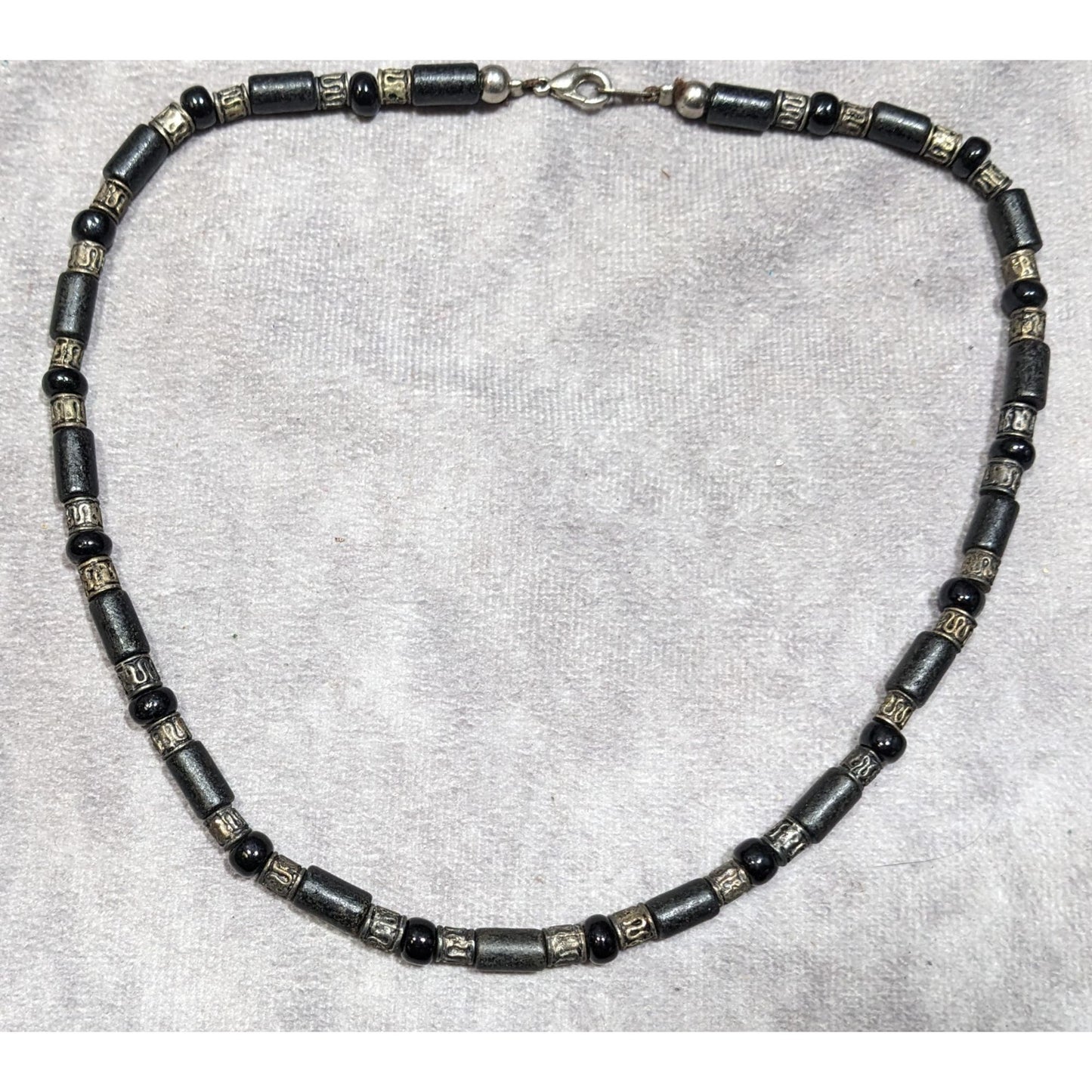 Vintage 90s Black And Silver Tone Beaded Necklace