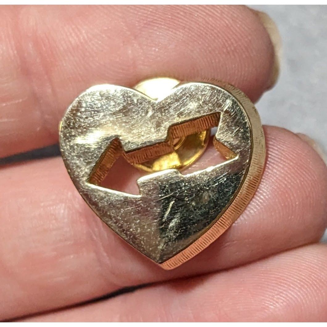 Vintage Avon Gold Tone Heart With Arrow Cutout Lapel Pin