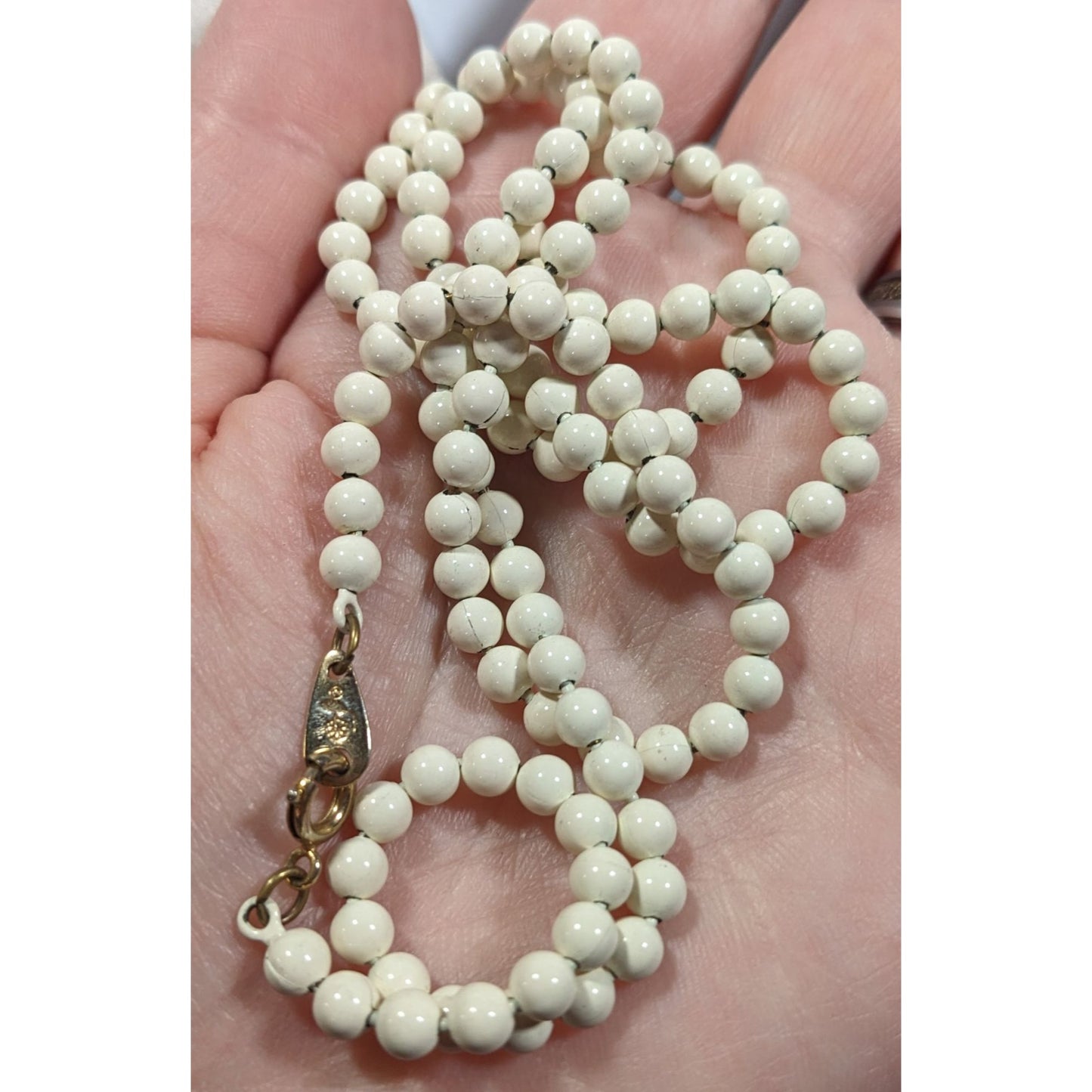 Vintage 80s Ooops A Daisy White Enameled Metal Beaded Necklace