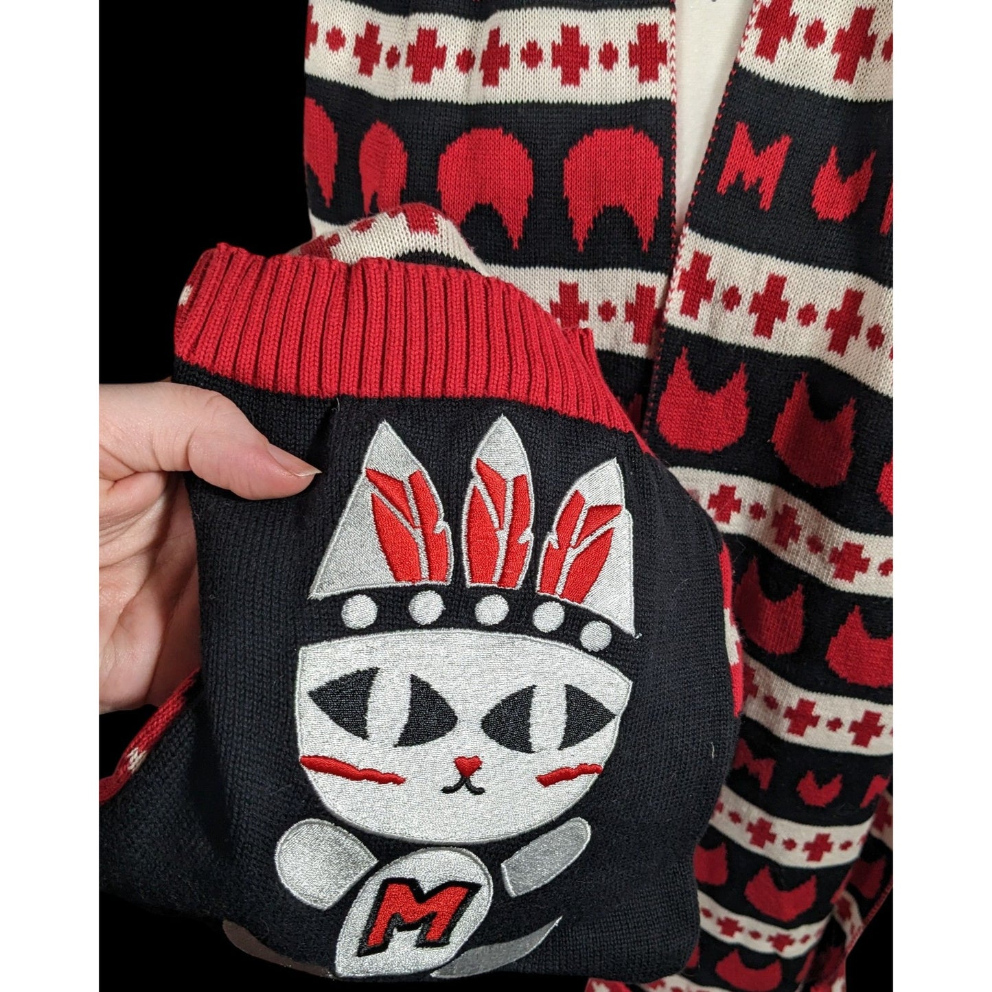 Azona A02 Black And Red Reversible Cat Scarf With Pockets