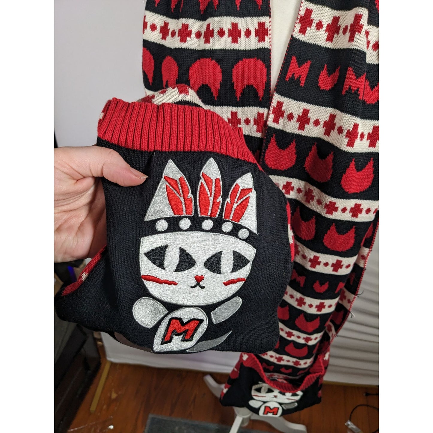 Azona A02 Black And Red Reversible Cat Scarf With Pockets