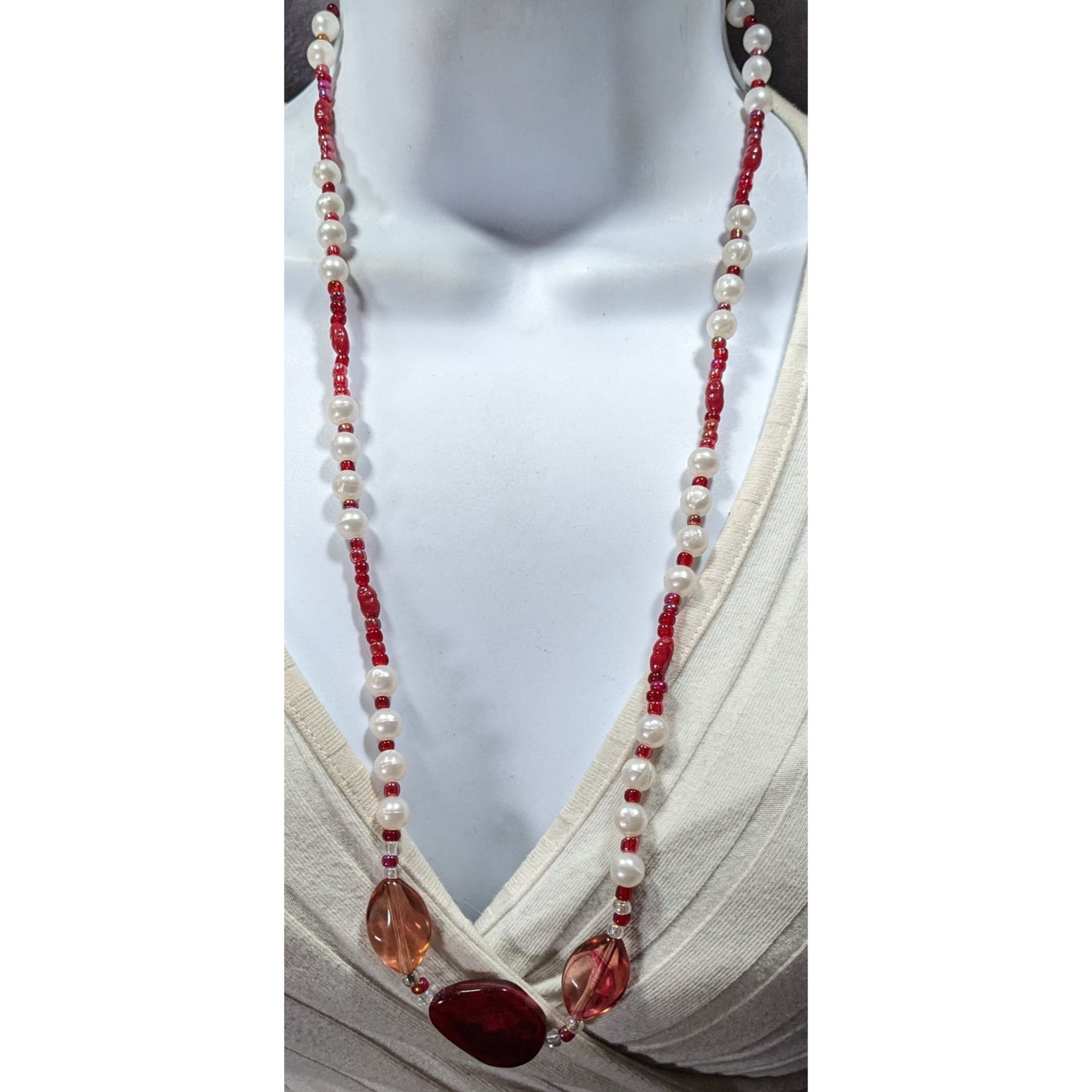 Elegant Red And White Glass Faux Pearl And Acrylic Beaded Necklace