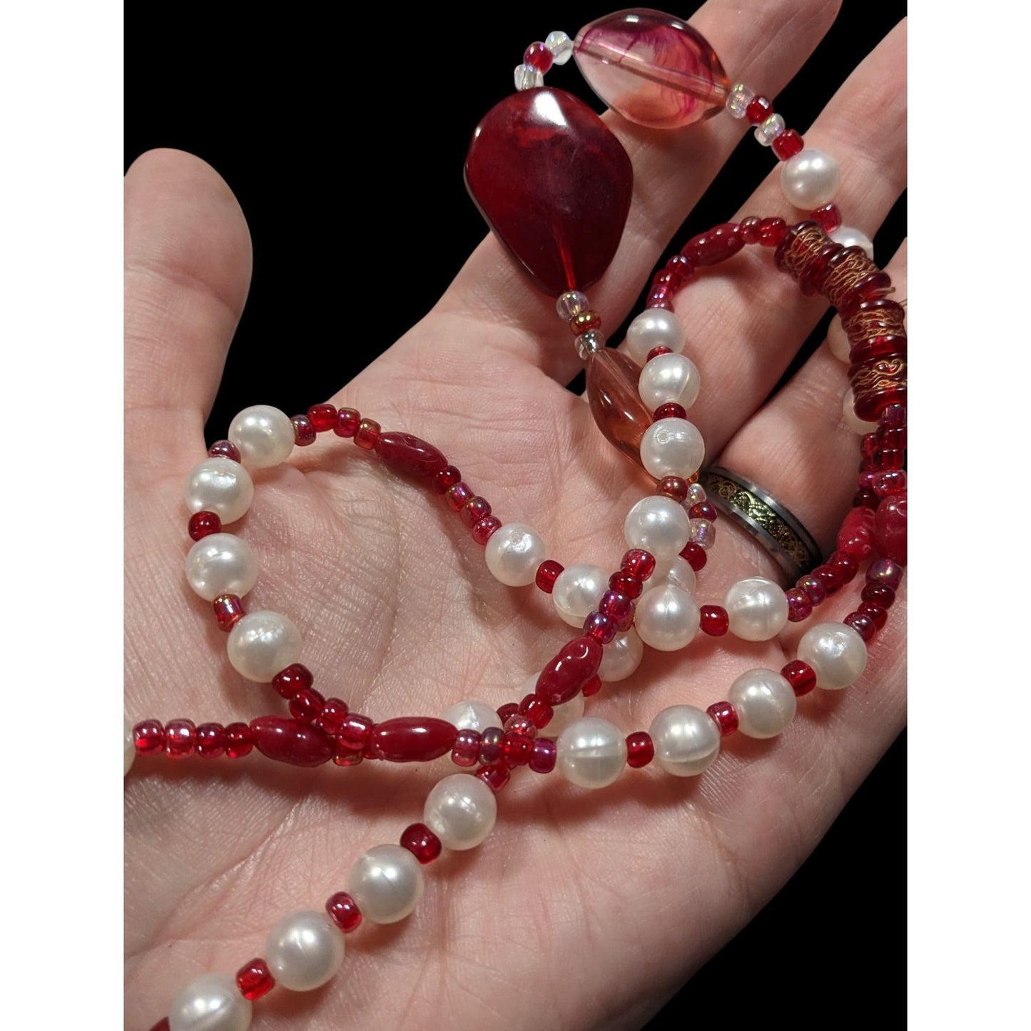 Elegant Red And White Glass Faux Pearl And Acrylic Beaded Necklace