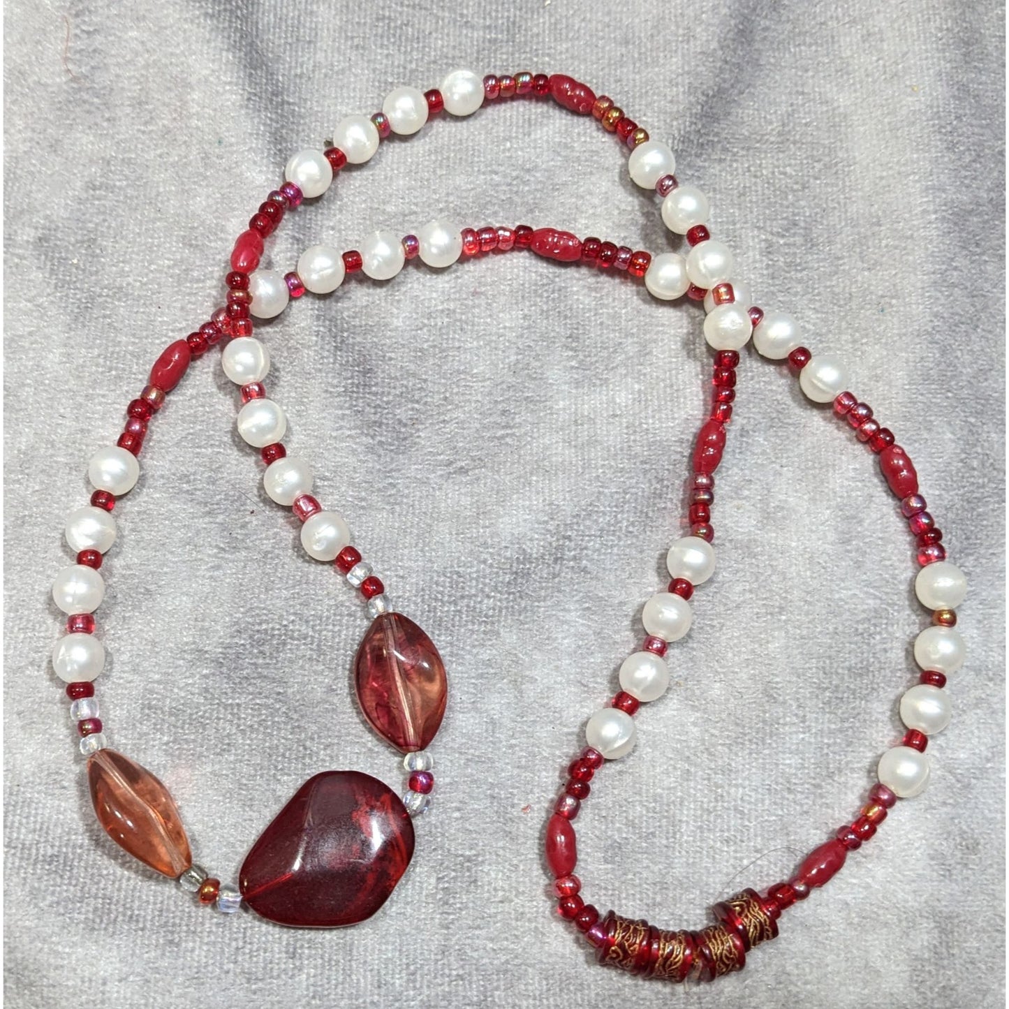 Elegant Red And White Glass Faux Pearl And Acrylic Beaded Necklace