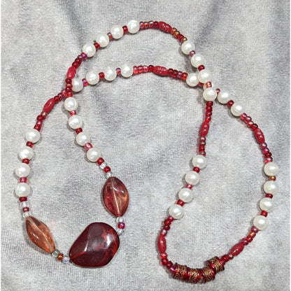Elegant Red And White Glass Faux Pearl And Acrylic Beaded Necklace