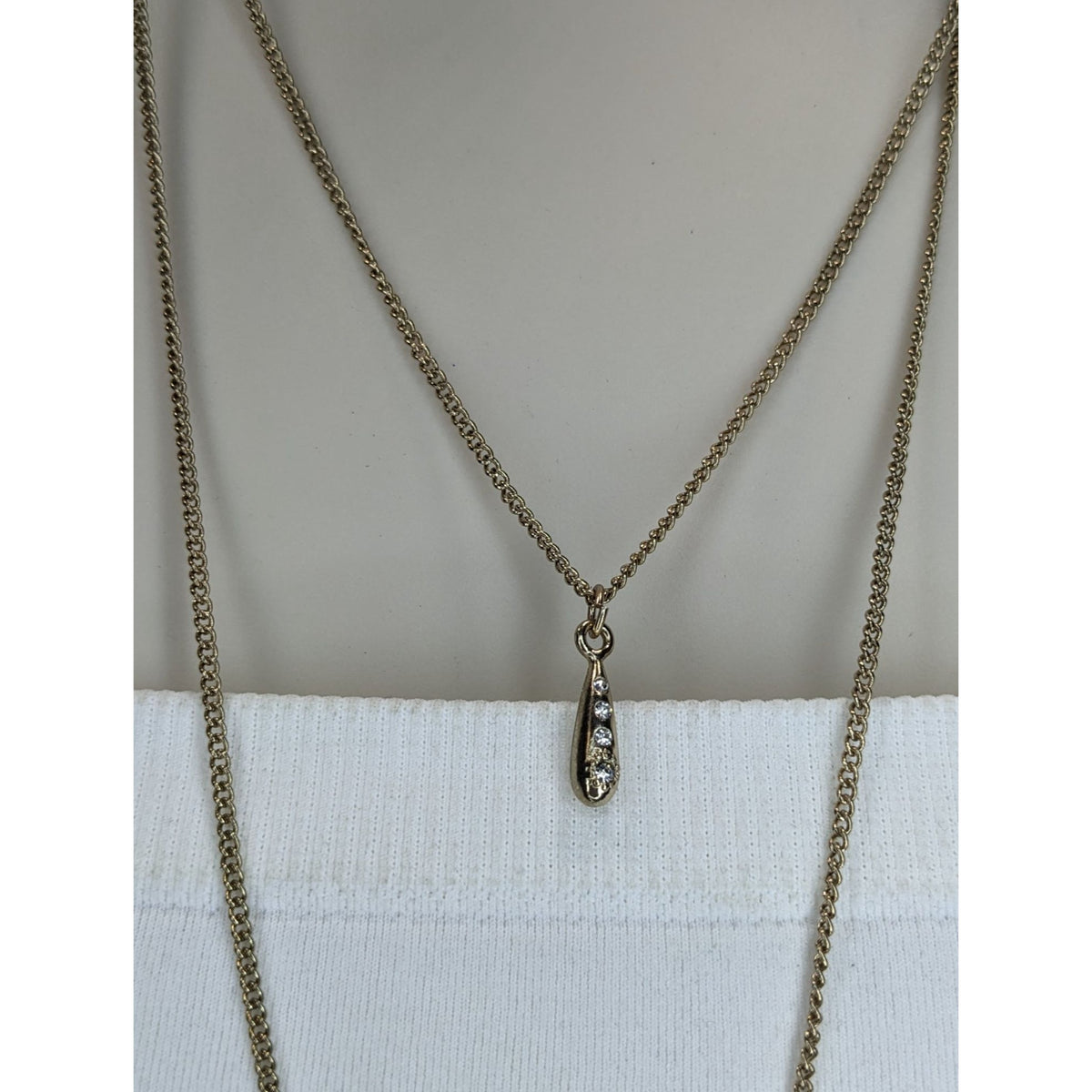 Minimalist Y2K Layered Gold Tone Teardrop Pendant Necklace