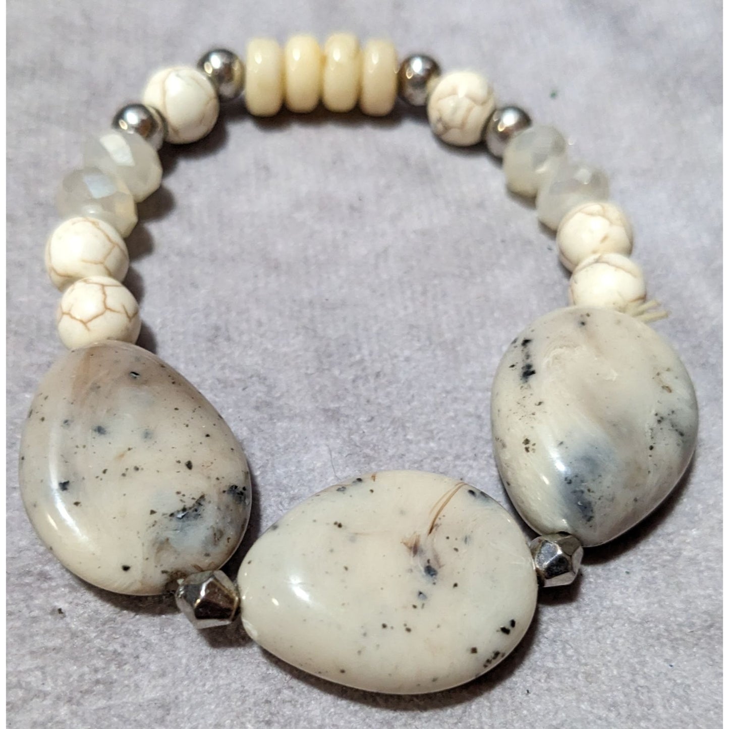 Cream Tone Glass And Stone Beaded Stretch Bracelet