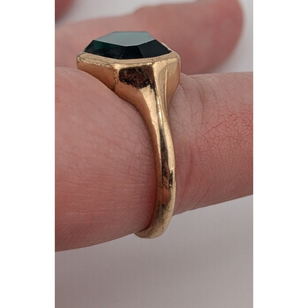 Regal Cosplay/Costume Gold Tone Ring With Emerald Green Geometric Faux Gem Size 10