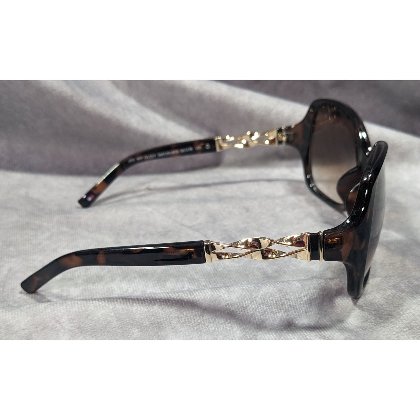 Tommy Hilfiger Preppy Joy WP Tortoise And Gold Twist Sunglesses