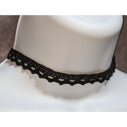 Reversed Scalloped Lace Choker Necklace