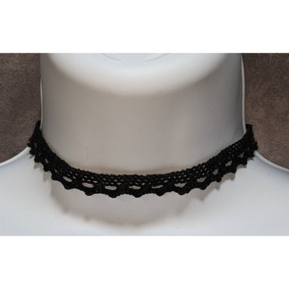 Reversed Scalloped Lace Choker Necklace