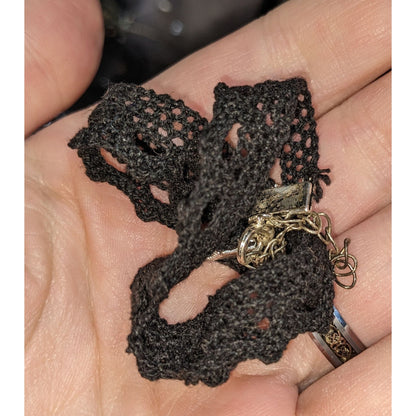 Reversed Scalloped Lace Choker Necklace
